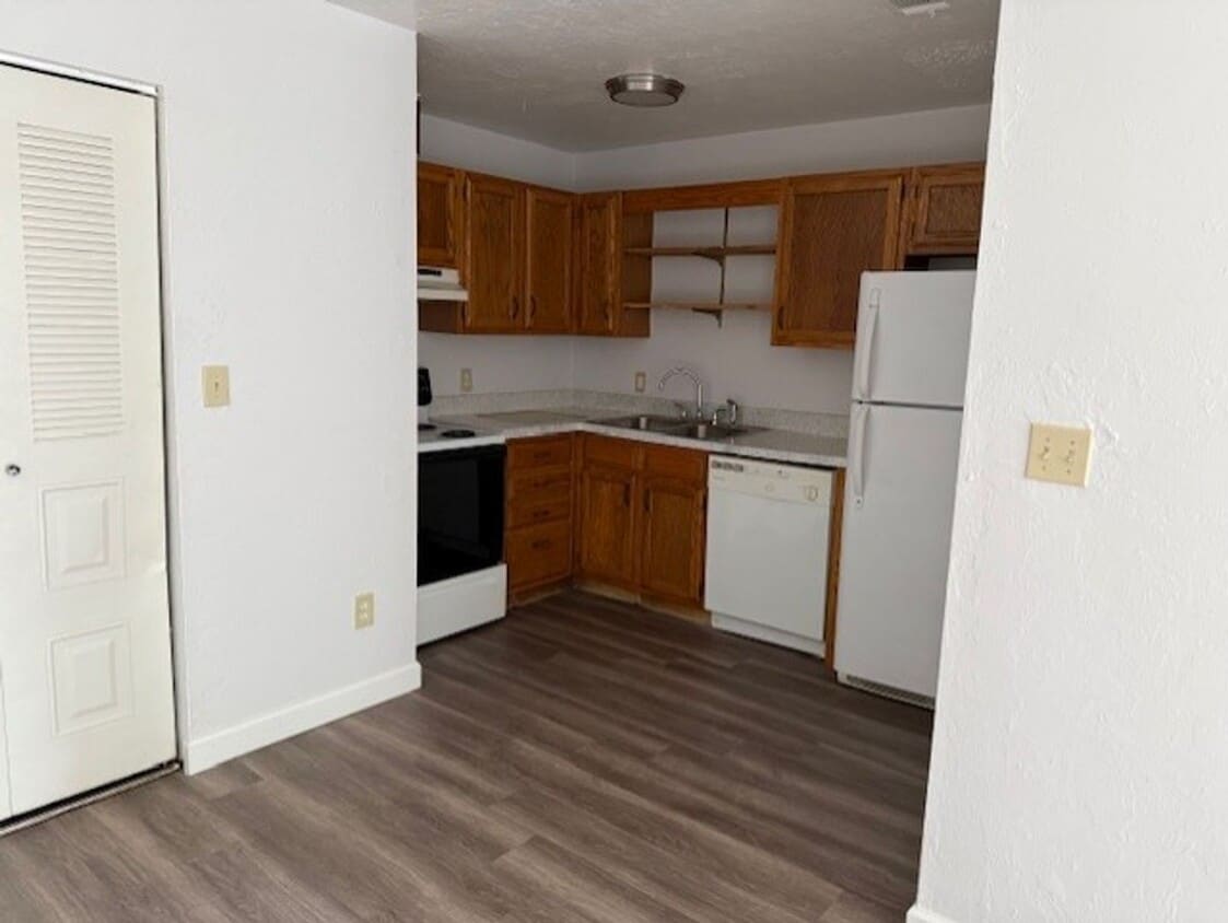 *MOVE IN SPECIAL: 1/2 OFF 2ND MONTH'S RENT... - 2 Bd/1 Ba near UF- 857 sq/ft Apartment for...