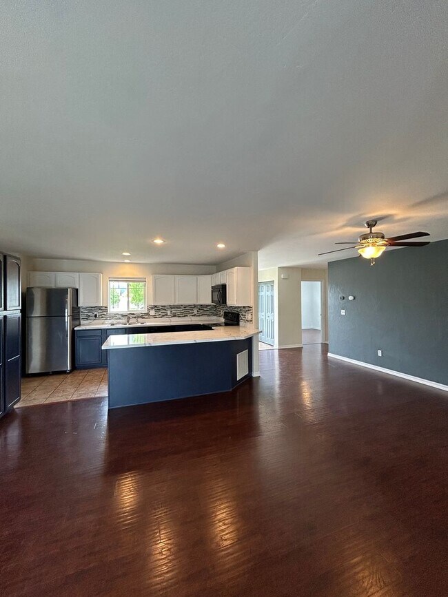 Building Photo - 3 Bedroom Ranch Style Home!
