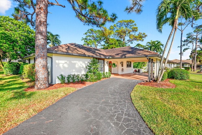 Foto del edificio - 435 Pine Villa Dr