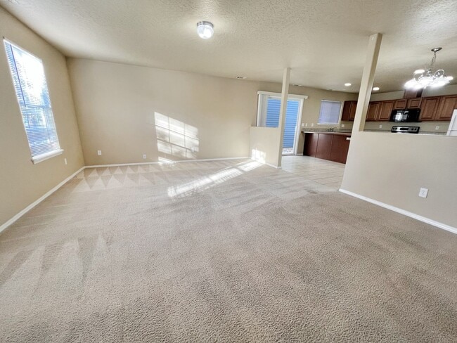 Building Photo - Spacious 3 Bed + Bonus Room in Desirable Charter Pointe Community