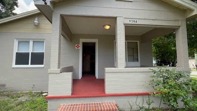 Building Photo - 930 18th St