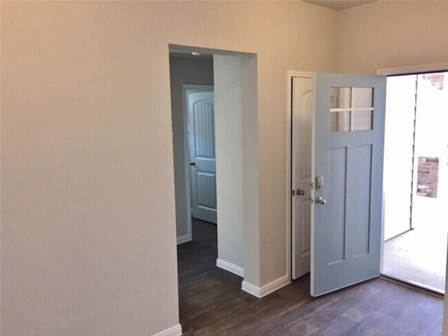 Foto del edificio - 116 Cranbrook Ln