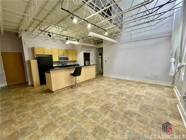 Building Photo - 1295 W Broad St