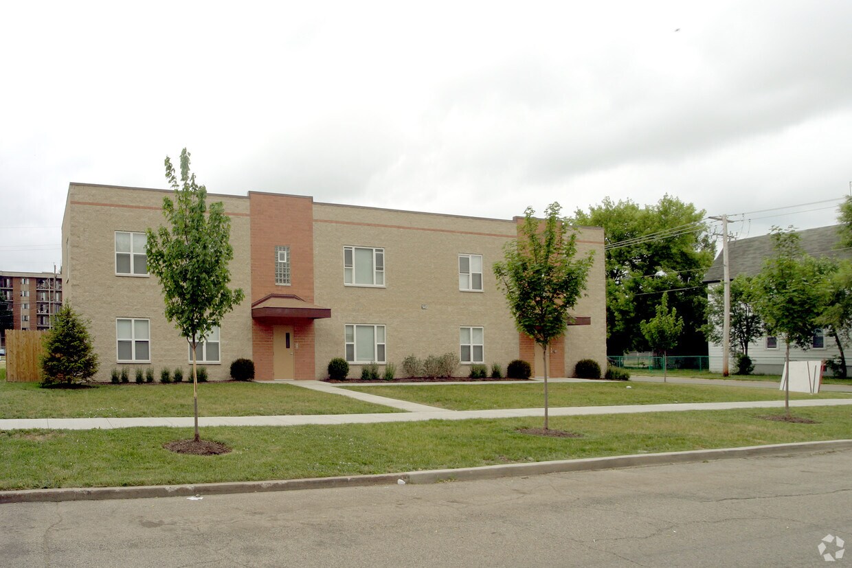 Foto principal - 1445 Greenfield Ave