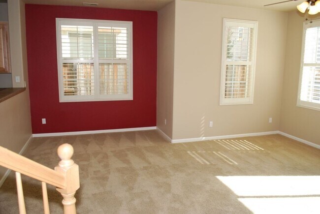 Foto del edificio - 8415 Oliva Rd