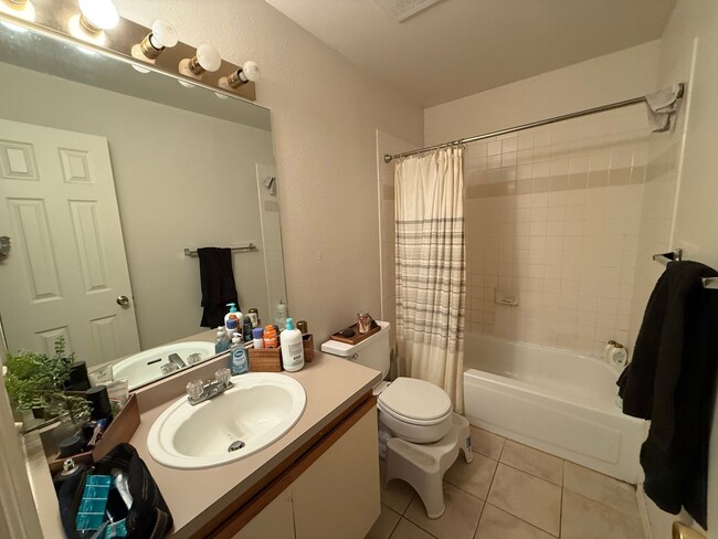Building Photo - Stunning 2 Bed, 2 Bath Condo in Prime Boul...
