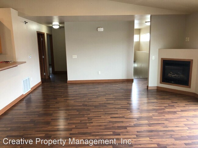 Building Photo - 2 br, 2 bath House - 15 43rd Ave SW #12