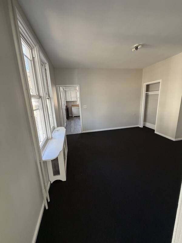 Building Photo - 407 Somerset St