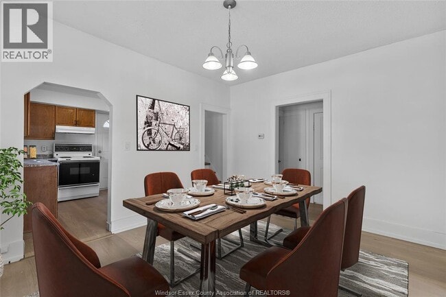 Building Photo - 426 Tecumseh Rd W