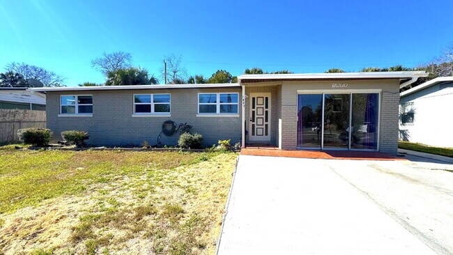 Building Photo - 1022 Lewis Dr