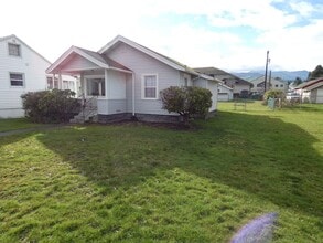 Building Photo - 324 E 6th St