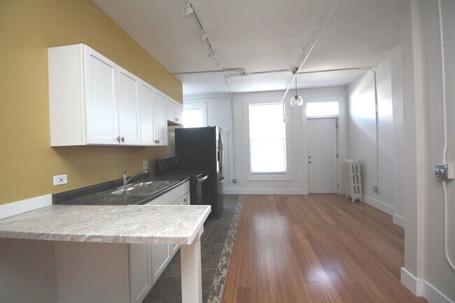 Building Photo - 15 N State St