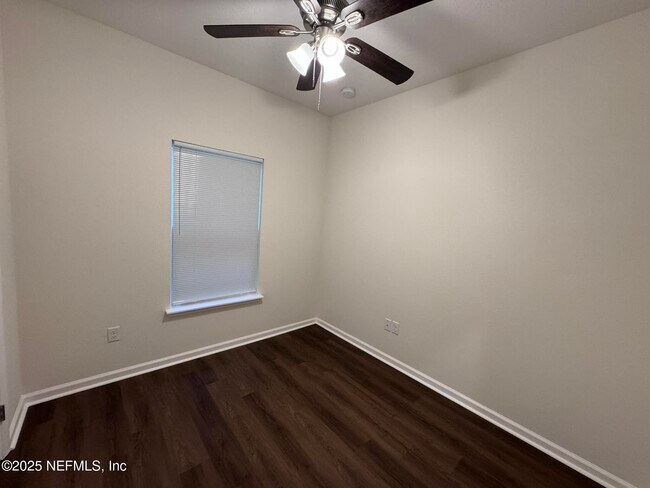 Foto del edificio - 1034 W 27th St