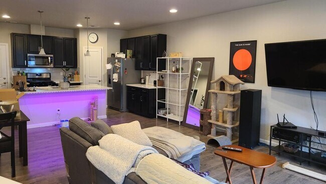Foto del edificio - 608 Stonebridge Drive