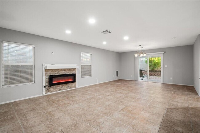 Foto del edificio - Beautiful 3 Bd, Single-Story Solar Powered...