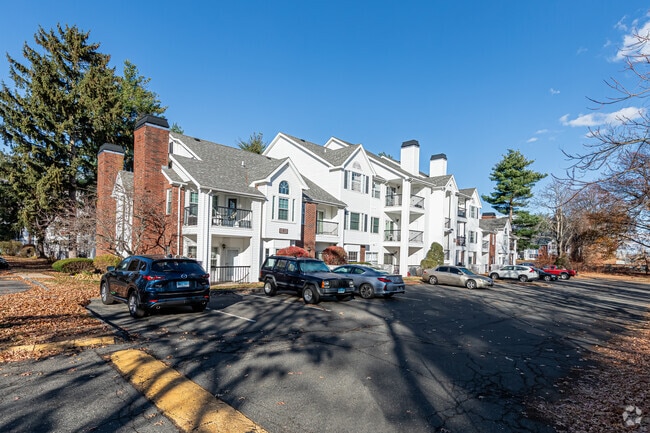Building Photo - Carriage Park