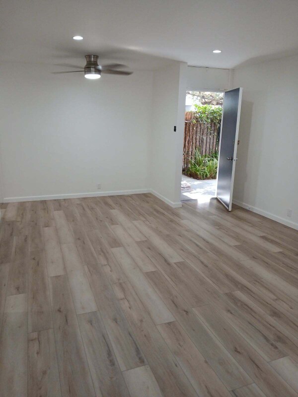 Foto del edificio - 533 S Hudson Ave