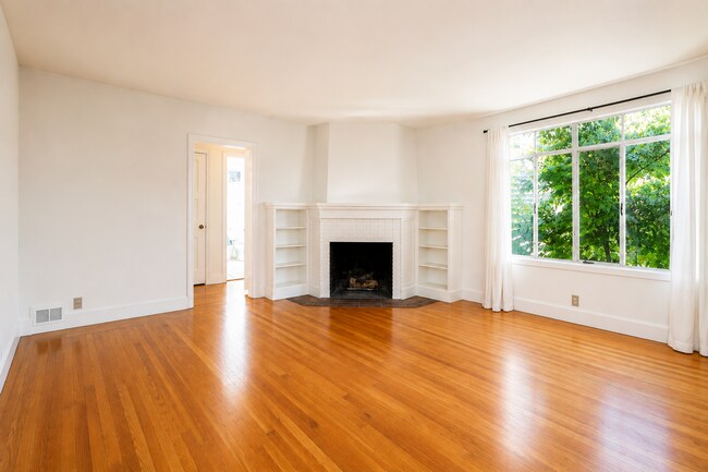 Building Photo - Charming Adams Point One Bedroom Condominium