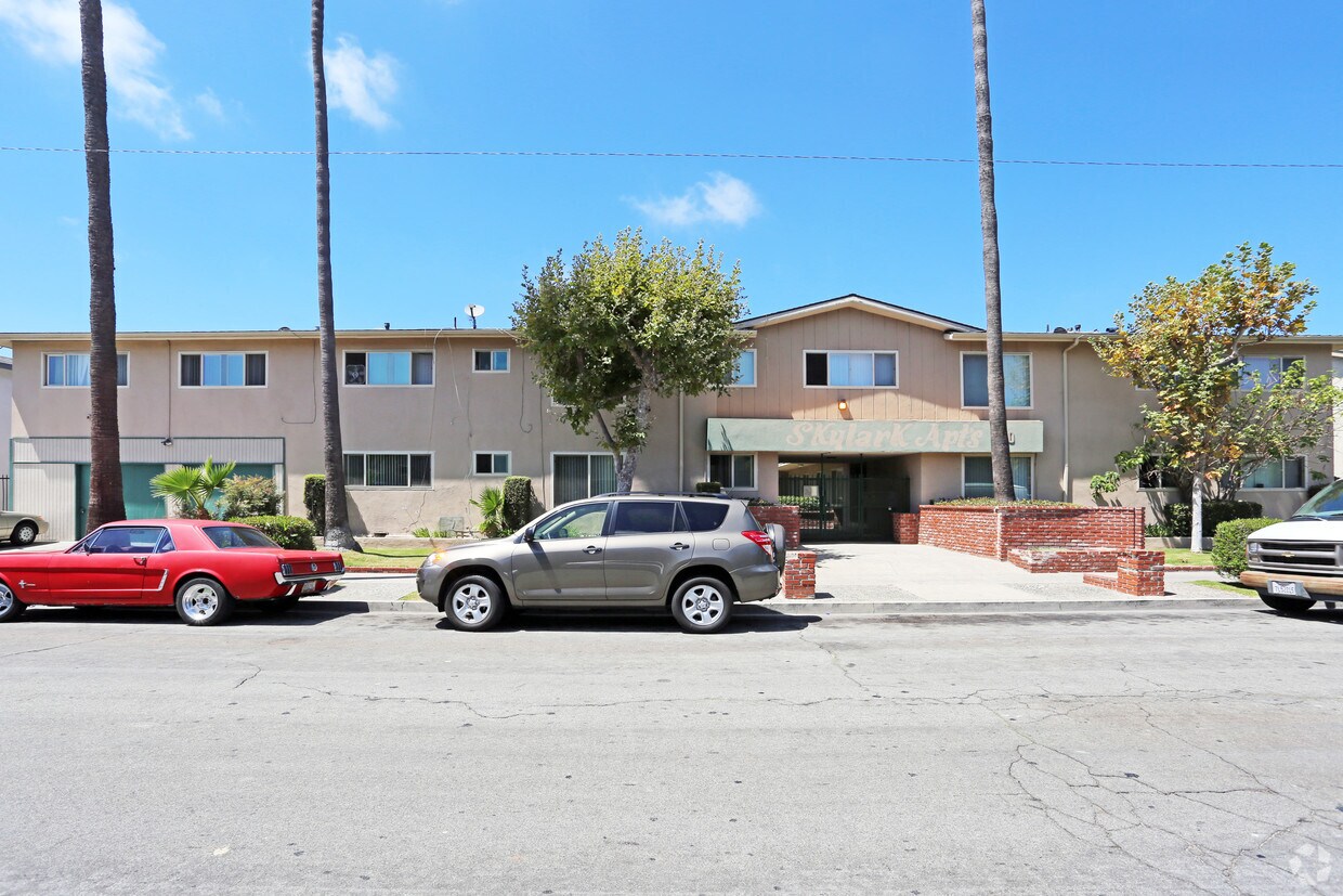 Building Photo - Skylark Apartments