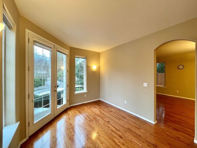Foto del edificio - Spacious 3B2.5B Single-Family Home in Redmond