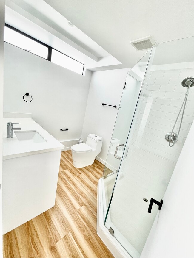 Building Photo - 10839 Kling St