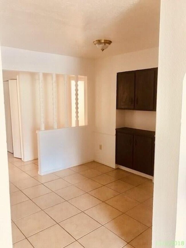 Foto del edificio - 3 BEDROOM 2 BATH PATIO HOME WITH 1112 SF
