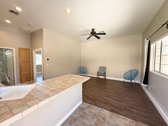 Building Photo - 1/BD 1/BA COZY CASITA W/ UTILITIES INCLUDED