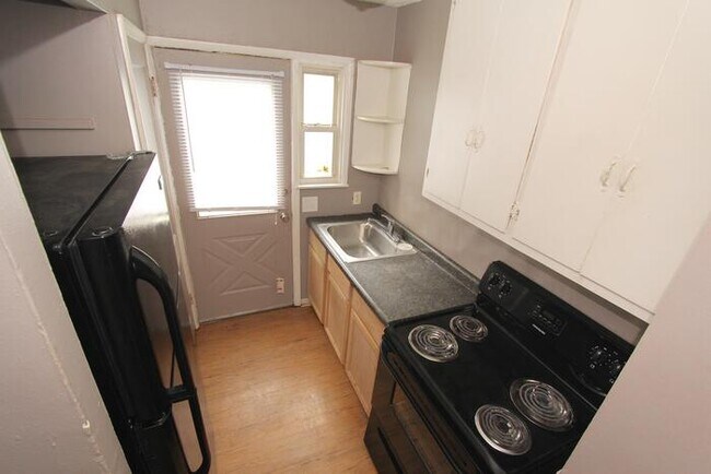 Foto del edificio - 4613 E 19th St