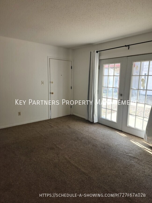 Foto del edificio - 130 Warner-6