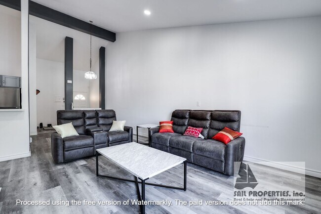 Foto del edificio - Stylish 3-Bedroom Condo in Gated Torrance Community