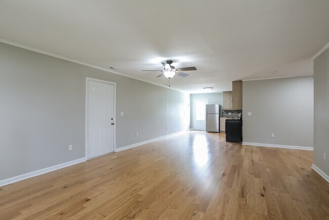 Foto del edificio - 3 Bedroom Home on Corner Lot