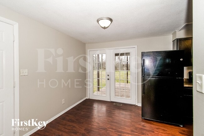 Building Photo - 1733 Mutz Dr