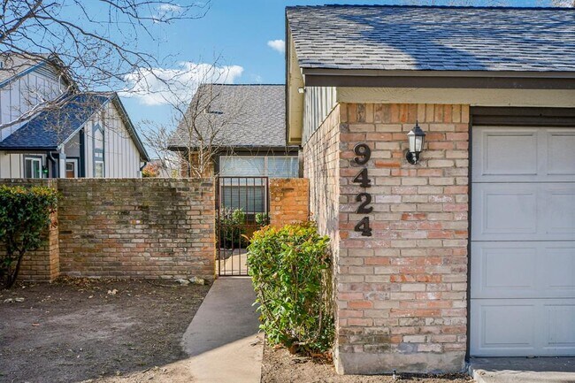 Building Photo - 9424 Singing Quail Dr