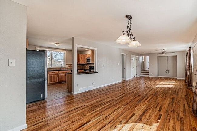 Building Photo - 9590 N King Way