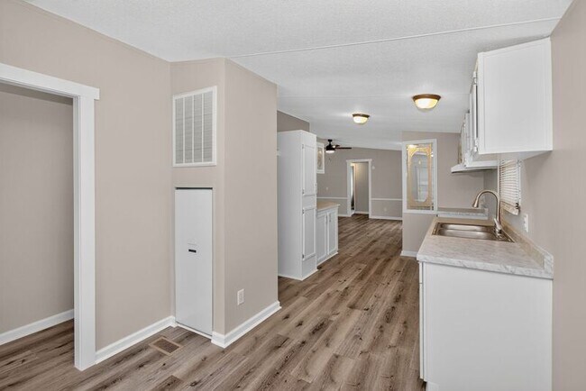 Building Photo - 9009 Dorchester Ln