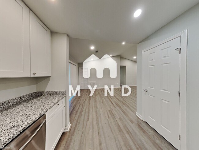 Foto del edificio - 3 br, 2 bath House - 2 Silverwood Dr