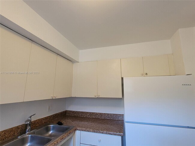 Building Photo - 4215 N University Dr