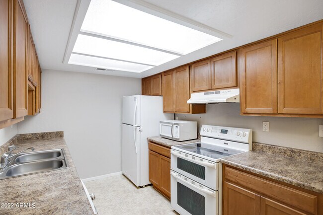 Foto del edificio - 16602 N 25th St