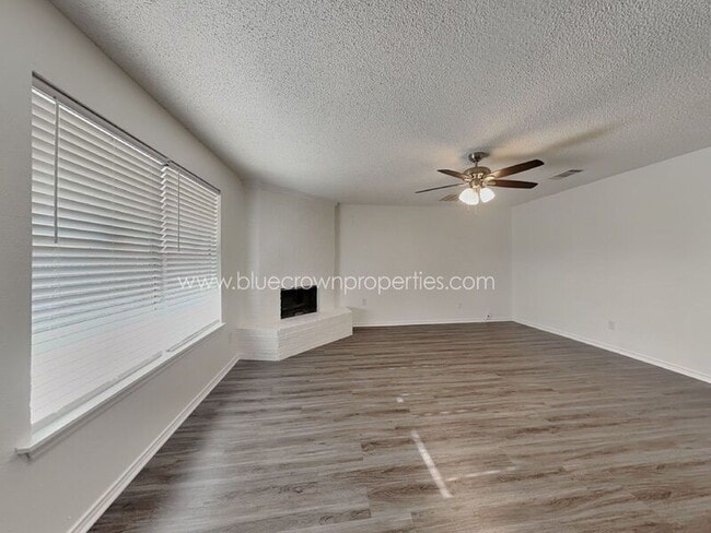 Building Photo - 733 Admiralty Way