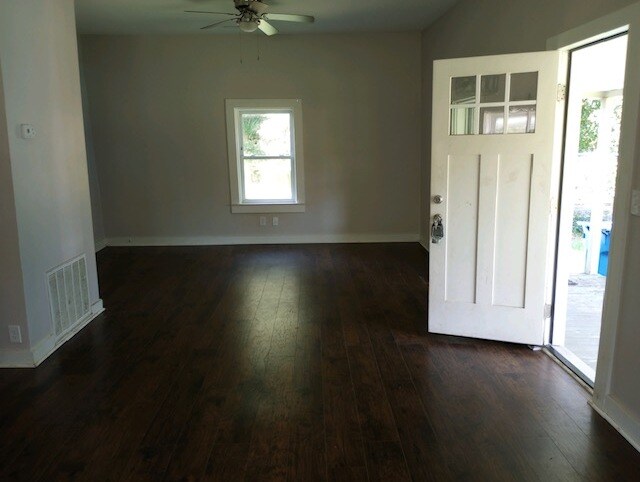 Building Photo - 415 Dobson St