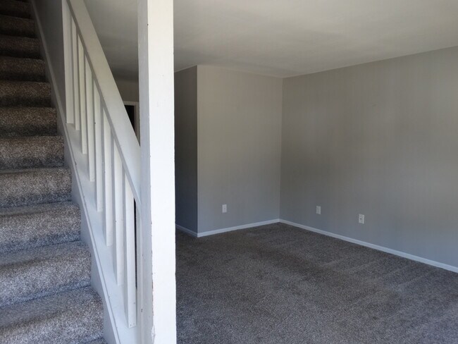 Building Photo - 1056 Caulks Hill Rd