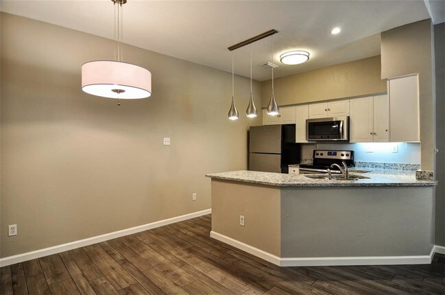 Foto del edificio - 4510 University Blvd