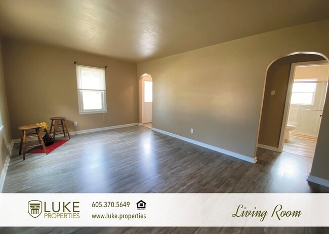 Building Photo - 800 S Williams Ave