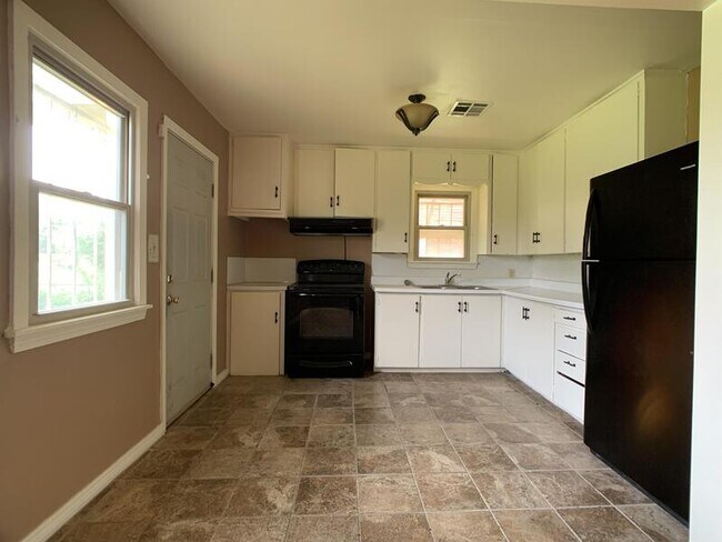 Building Photo - 1412 NE 43rd St