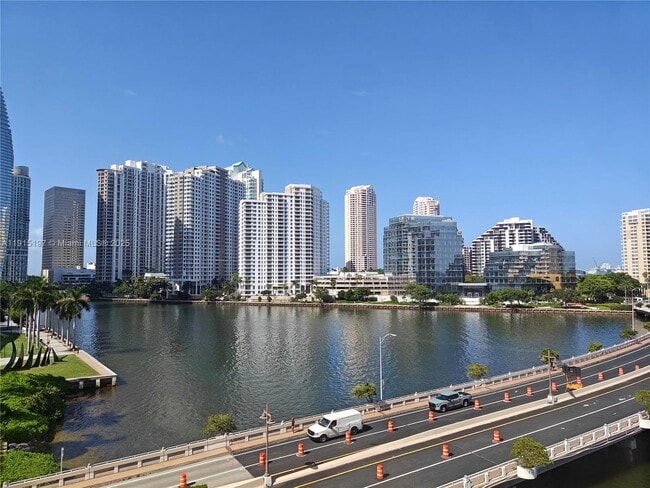 Building Photo - 801 Brickell Bay Dr