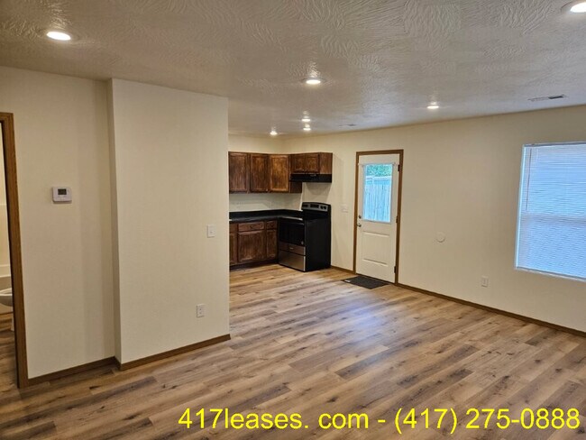 Foto del edificio - 2320 N Taylor Ave