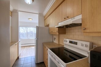 Building Photo - 6525 Chem. de la Côte St Luc