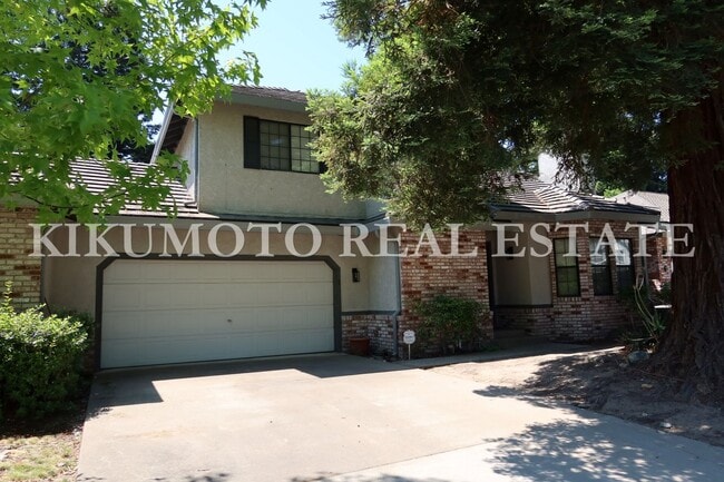 3 Bedrooms, 2 1/2 Baths Half-plex in the P... - 3 Bedrooms, 2 1/2 Baths Half-plex in the P... House