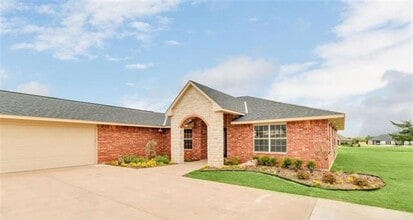 Building Photo - 640 SW Dani Ann Ln