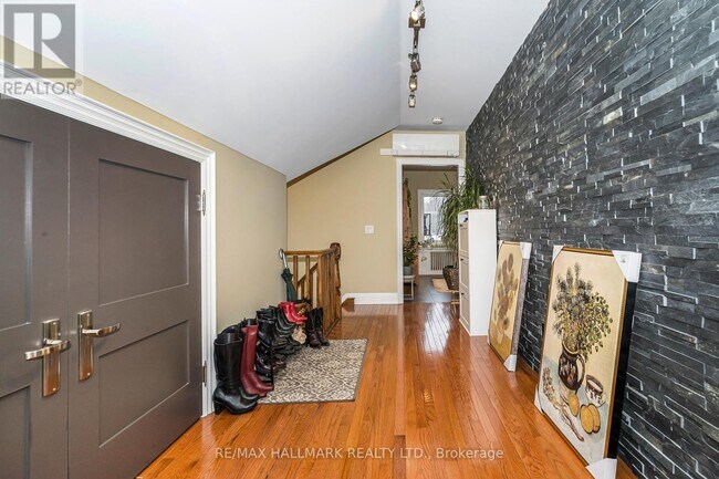 Building Photo - 151 Rusholme Rd